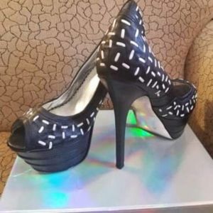 Bebe Womens  size 8 heels